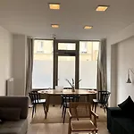 Modern Parisian Flat In Montparnasse Area
