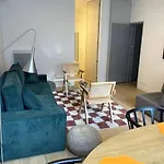 Modern Parisian Flat In Montparnasse Area