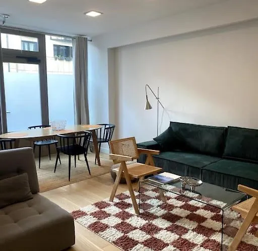 Modern Parisian Flat In Montparnasse Area