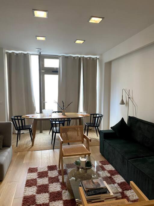 Modern Parisian Flat In Montparnasse Area Appartement Parijs