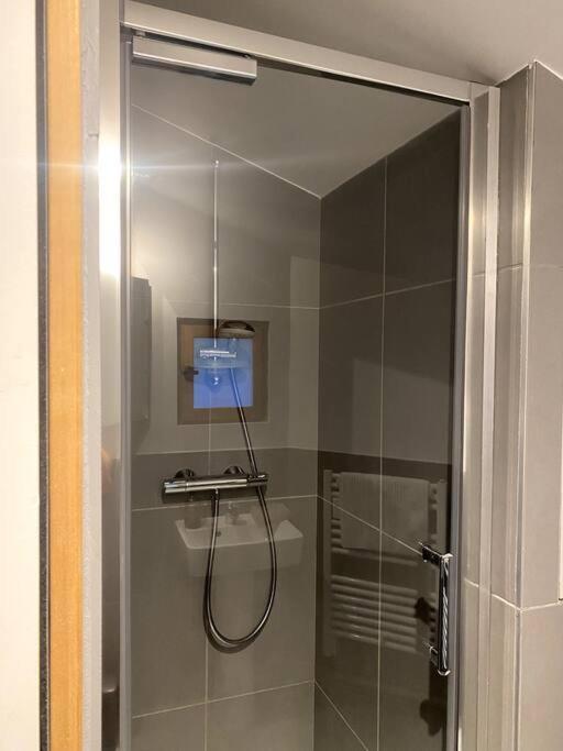 Modern Parisian Flat In Montparnasse Area Parijs