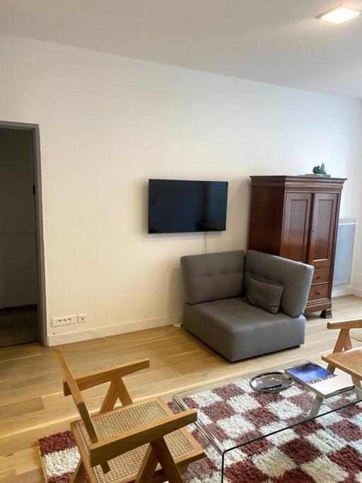 Modern Parisian Flat In Montparnasse Area Appartement