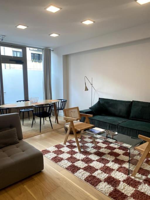 Modern Parisian Flat In Montparnasse Area * Parijs
